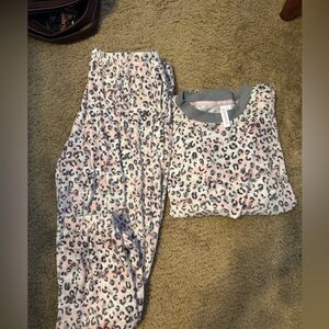 Joyspun Medium size 8-10 Leopard Print Pajama Set